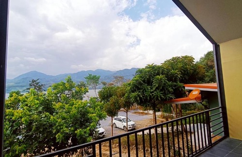 Nakhon Si Thammarat Bed & Breakfast | เลคแค้มป์ รีสอร์ท