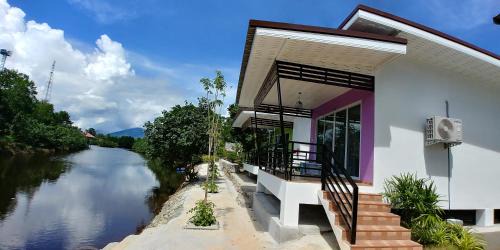 Sichon Hotel | โรงแรม ทิพย์บุรี ริเวอร์ไซค์