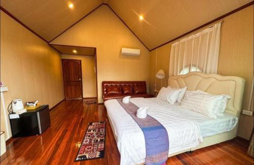 Louangphabang Boat Rental | ຈອງເຮືອນແພເມືອງເຟືອງ จองที่พักเรือแพรเมืองเฟือง