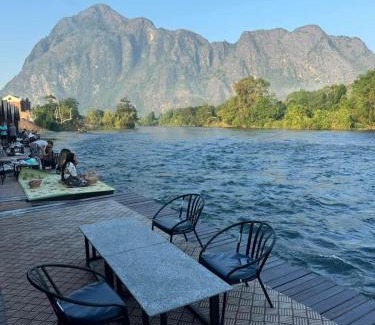 Louangphabang Boat Rental | ຈອງເຮືອນແພເມືອງເຟືອງ จองที่พักเรือแพรเมืองเฟือง