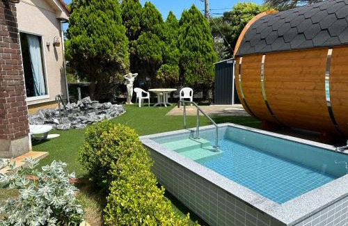 Kujukuri House | ヴィラ砂時計九十九里超豪華大型貸切別荘寝室五つペット可サウナ本格カラオケグランドピアノ麻雀