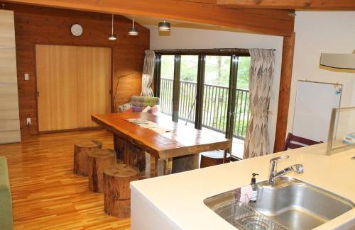 Nagano Ski Chalet | 『一軒丸々貸切』徒歩5分圏内カフェ 自然を満喫 Modern Ski Chalet +WiFi & 5min walk to cafes.