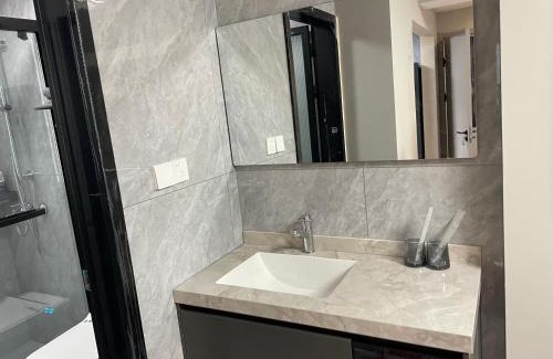 Downtown Shanghai Apartment | 上海柠檬汁民宿 Shanghai lemon juic B&B -Shanghai Lemon Deluxe Room外滩南京东路步行街