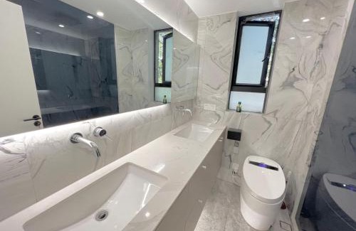 Jing'an Apartment | 上海静安寺南京西路奢华一房