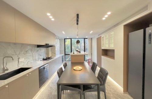 Jing'an Apartment | 上海静安寺南京西路奢华一房