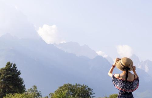 Lijiang House | 不晚里予日照金山丨雪山全景度假酒店白沙古镇店