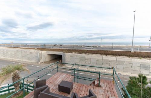 Oamishirasato House | 九十九里浜で最強に海に近い宿 無料の最新カラオケ&bbq付き