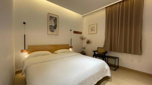 Fenghuang House | 凤凰古城柿子小院民宿亲子套房