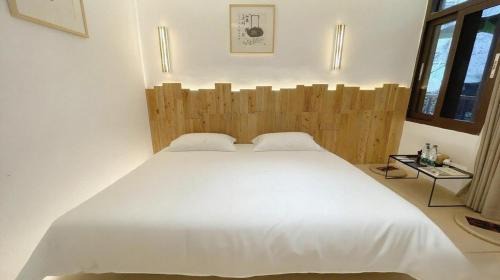 Fenghuang House | 凤凰古城柿子小院民宿