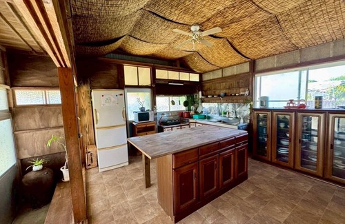 Kikai Island Villa | 【大人数で泊まれる一棟貸し】なかまあじーんやー（手久津久）【海近くの素敵な島暮らし体験】