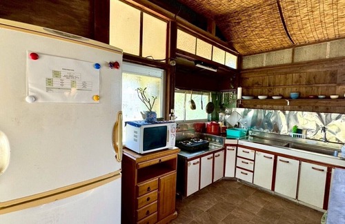 Kikai Island Villa | 【大人数で泊まれる一棟貸し】なかまあじーんやー（手久津久）【海近くの素敵な島暮らし体験】