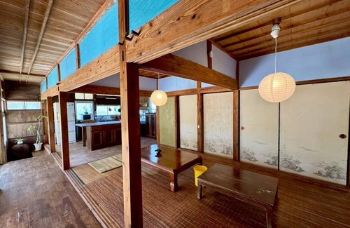 Kikai Island Villa | 【大人数で泊まれる一棟貸し】なかまあじーんやー（手久津久）【海近くの素敵な島暮らし体験】