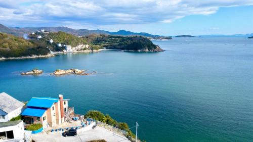 Bizen House | 天空の城 絶景の海岸線に面し そよ風と波に触れながらリラックスできる場所です