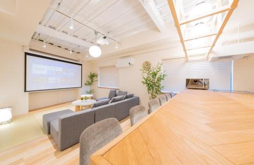 Tsuruhashi Villa | 家族で楽しめる大きなお風呂 ハンモック プロジェクター 寝室5つ バスルーム3つ