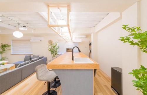 Tsuruhashi Villa | 家族で楽しめる大きなお風呂 ハンモック プロジェクター 寝室5つ バスルーム3つ