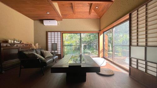 Isumi House | 庭付き和モダン平屋の一棟貸し 居庵 iori-ori 小さな森に住む