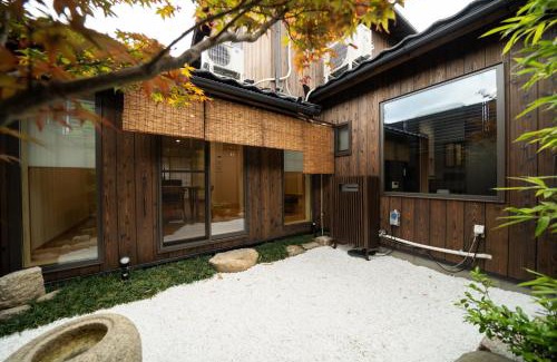 Fushimi House | 御屋 荷
