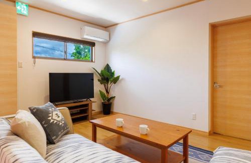 Nakama House | 新規オープンセール ビーチ徒歩7分 恩納村長期滞在 観光におすすめ A Blue house