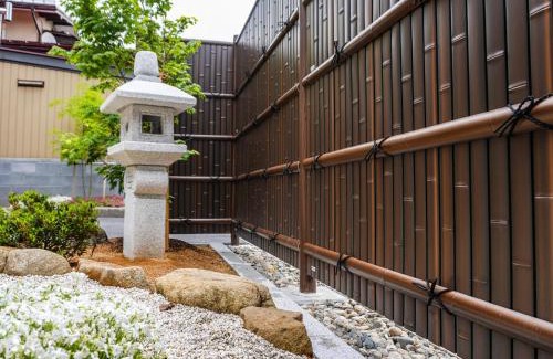 Hida Takayama Onsen Villa | 楓の宿 高山市中心 新改装三卧室独栋住宅 周边多个大型超市 至星巴克步行六分钟 两个免费停车位