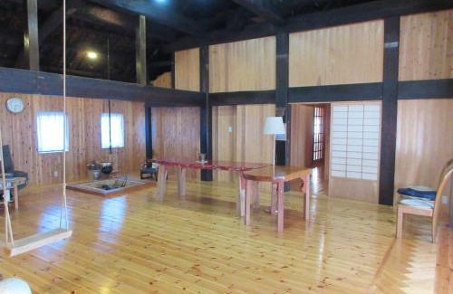 Inawashiro House | 民泊くま - 絵画の宿