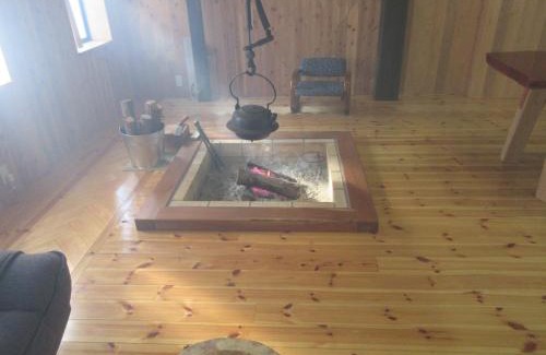 Inawashiro House | 民泊くま - 絵画の宿