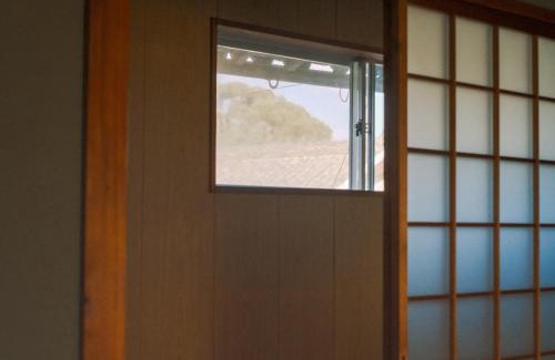 Mima House | 泊まれる本屋 まるとしかく