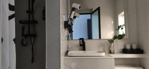 Qingyuan Apartment | 青龙舫庭院