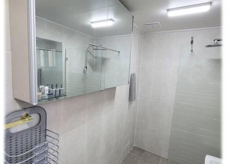 Wonju House | 꽃길만 걷는 집ㅡ방3ㅡ침대6개