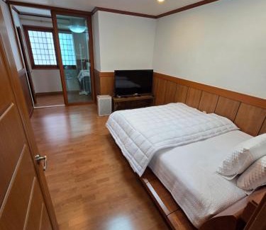 Gumi Villa | 따뜻한 구미 금오산 감성하우스, 50평 단독으로 사용하는 Holiday house