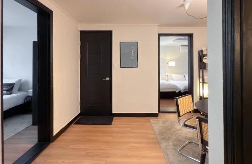 Hapjeong-dong Villa | 블랙앤우드 하우스, 서울 합정, 홍대 1정거장, 한강 도보 Seoul hongdae, Black & Wood house near Han river