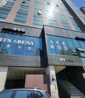 Miseong-dong Apartment | 서울의 야경을 품은 스테이