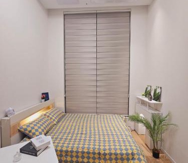 Miseong-dong Apartment | 서울의 야경을 품은 스테이