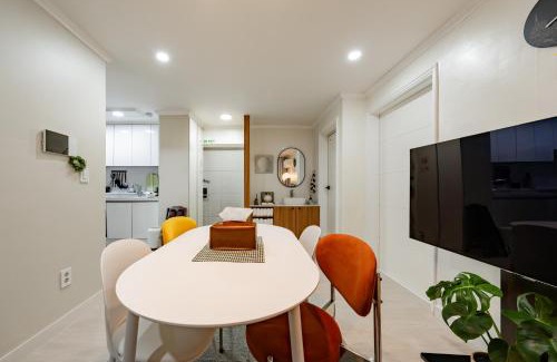 Yeoksam Apartment | 신규오픈,서울 강남 Seoul Kangnam,2룸,2화장실,전객실에어컨설치,무료주차,럭셔리풀옵션,강남테헤란로,코엑스,강남성형외과,대치동학원가,강남세브란스,서울삼성병원,비즈니스