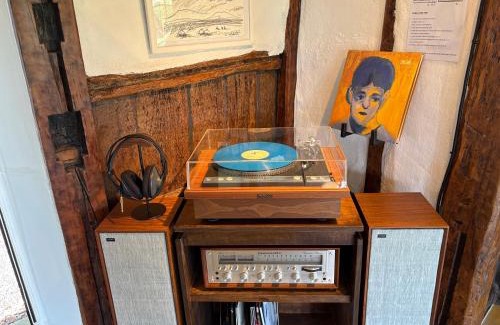 Gujwa House | 임진고택, 마차글램핑 Imjingotaek Hanok Stay Jeju Traditional House LP Cozy House, Wagon stay