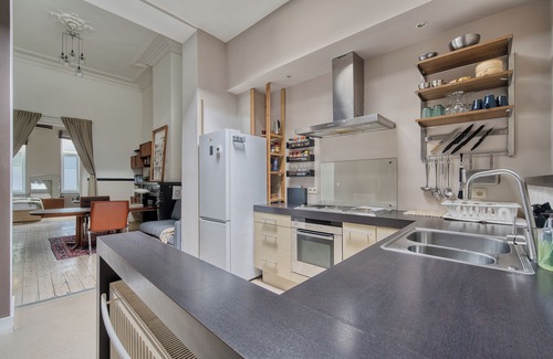 Brussels Apartment | 0)Vintage Heaven 55m2 w/4.5 m ceiling Full kitchen