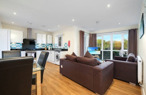 Stanwell Apartment | 02 - London Heathrow Living Serviced Apartments by Ferndale - Apt 02