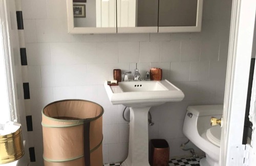 Bedford-Stuyvesant Apartment | 1 1/2 bedroom apartment just 4 minutes drive to Barclays Center Brooklyn