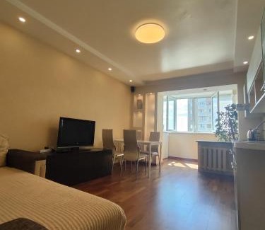 Desnyans'kyi District Apartment | 1/10 вулиця Радунська