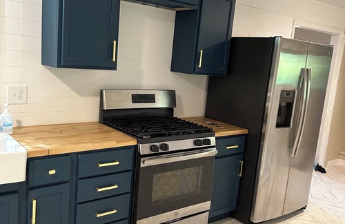 Buffalo House | 1 acre lake front 4 bedroom home on Buffalo Lake close to Downtown shops.