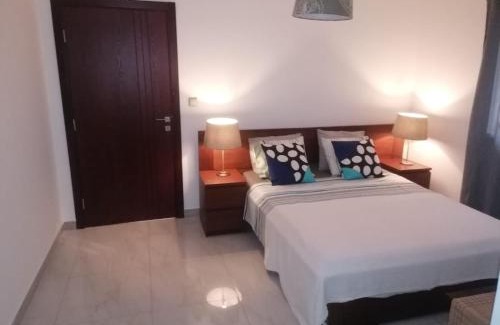 Luanda Apartment | 1 Bed Apartment - Sleeps 2 - Free Parking