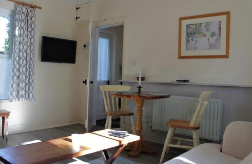Templenoe Apartment | 1 Bed Flat - Sleeps 2 - Parking - Wifi