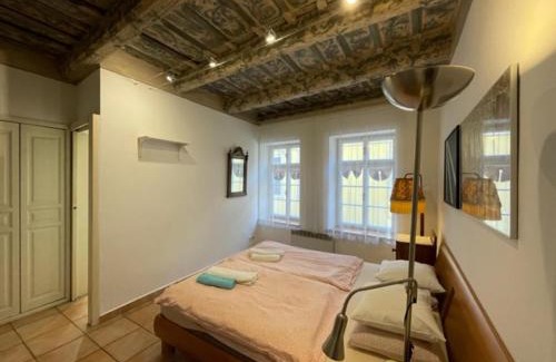 Mala Strana Apartment | 1 Bed Flat - Sleeps 4 - Balcony - Wifi