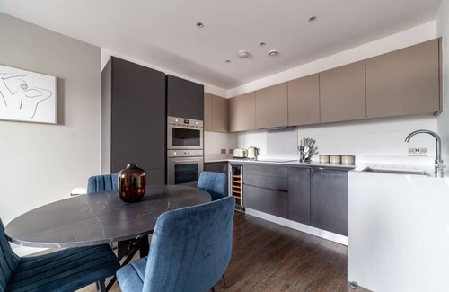 Woolwich Riverside Apartment | 1 Bed Flat with Balcony in Woolwich