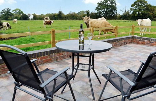 Cheshire West and Chester Cottage | 1 bedroom accommodation in Weetwood, near Kelsall