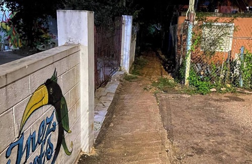 Mango Walk Apartment | 1 Bed in Shared Dorm - Backpackers Hoatel Montego Bay AC, Fan & hot water