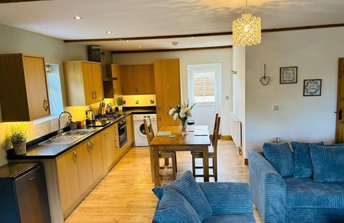 Llanllyfni House | 1 Bed, Sleeps 2, Parking, Pets Allowed