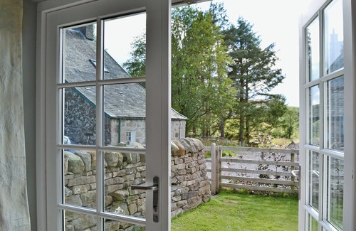 Crieff Cottage | 1 bedroom accommodation in near Comrie and Crieff