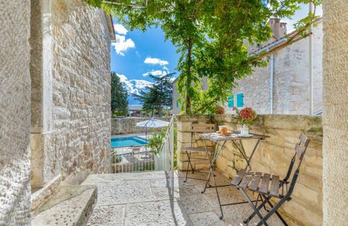 Karlovici Apartment | 1 bedroom accommodation in Zminj