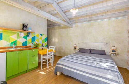 Karlovici Apartment | 1 bedroom accommodation in Zminj