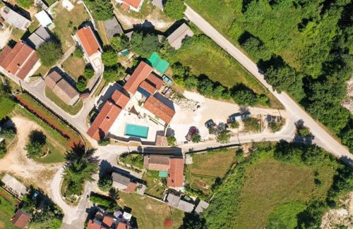 Karlovici Apartment | 1 bedroom accommodation in Zminj